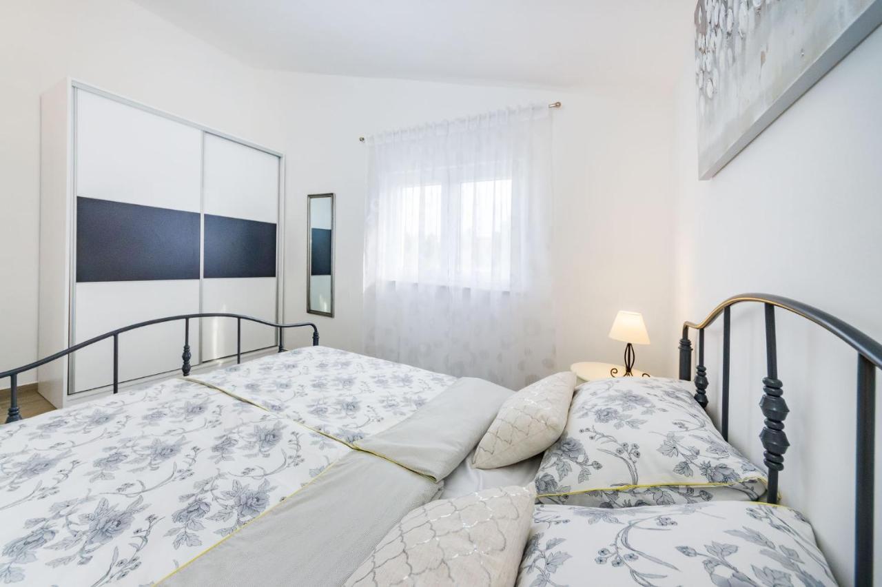 Apartmani NEVA, Pridraga Bagian luar foto