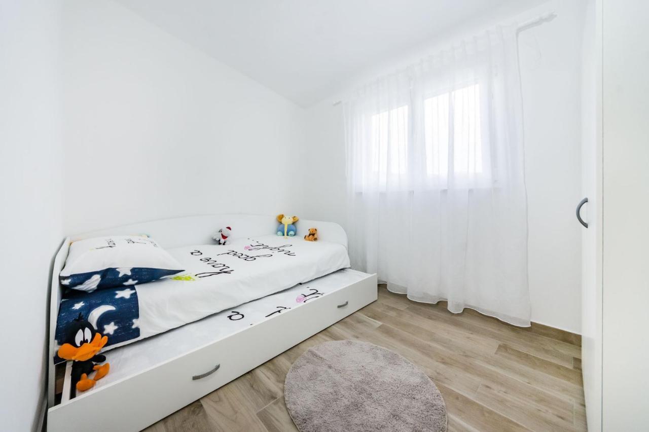 Apartmani NEVA, Pridraga Bagian luar foto
